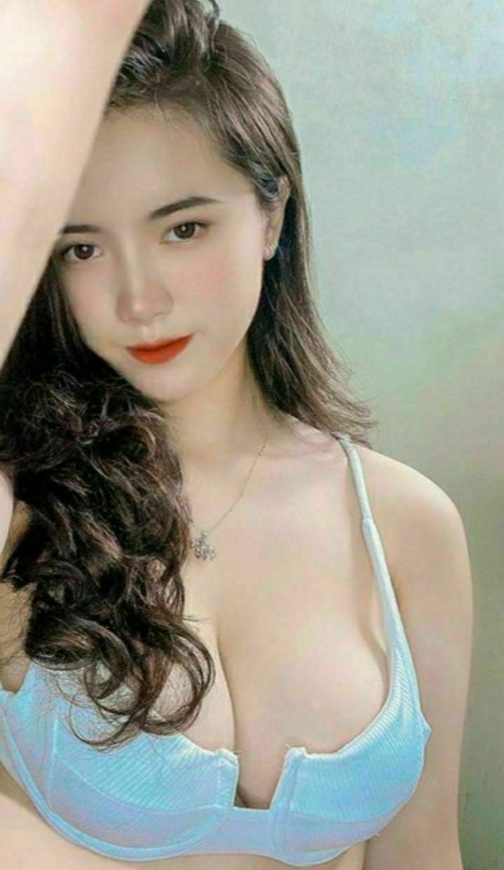 [Gã gầy] Tìm khách sạn để quan hệ, gọi một chàng trai trẻ là "thằng nhóc", có thân hình đẹp trai và một cái "của quý" lớn...